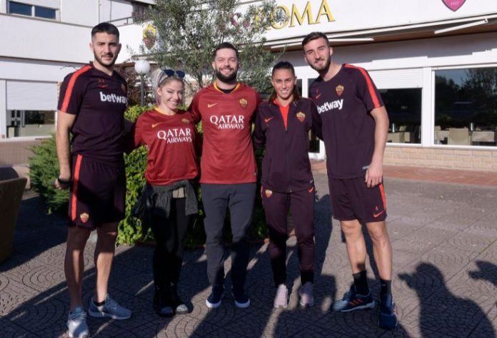 Two Wwe Superstars Visited Serie A Football Team As Roma